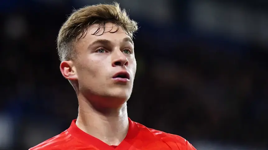 Joshua Kimmich broni Leroya Sané po zwycięstwie 7:1 z Curacao