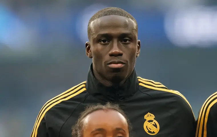 Mendy na marginesie u Mourinho, Real celuje w Cucurellę