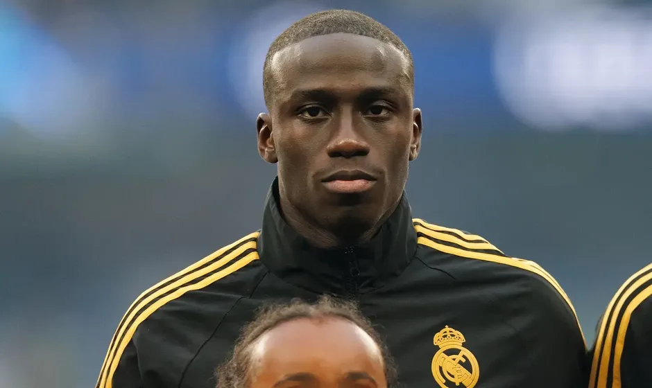 Mendy na marginesie u Mourinho, Real celuje w Cucurellę