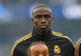 Mendy na marginesie u Mourinho, Real celuje w Cucurellę