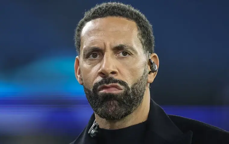 Rio Ferdinand broni kontrowersyjnego transferu Santosa do Manchesteru United