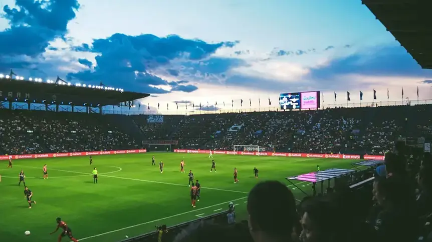 Arsenal na prowadzeniu w walce o młodziutkiego Upsona