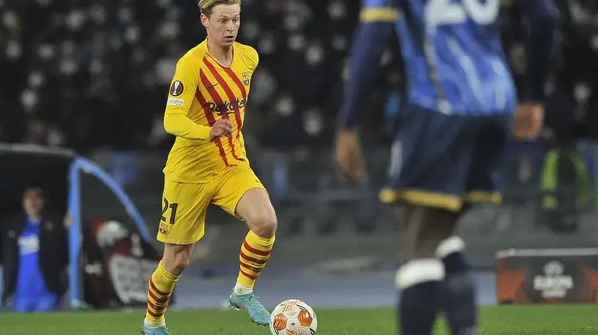 Kontuzja de Jonga wymusza zmiany: Barca stawia na La Masię