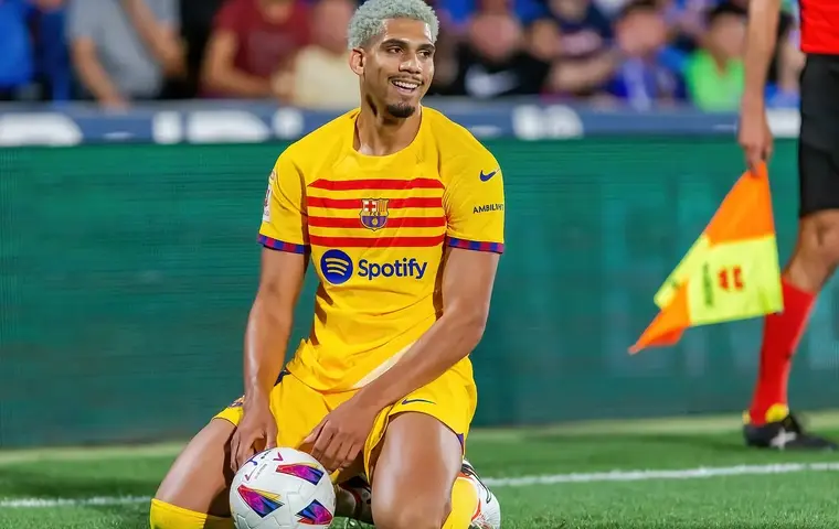 Atlético Madryt rozważa wzmocnienie defensywy Ronaldem Araújo
