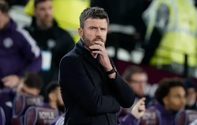 Manchester United zmienia strategię transferów: Carrick bez pełnej kontroli