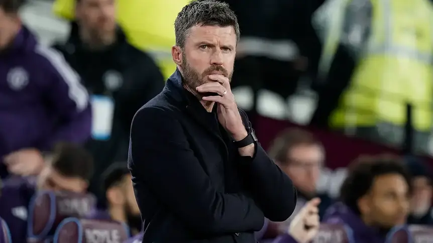 Manchester United zmienia strategię transferów: Carrick bez pełnej kontroli